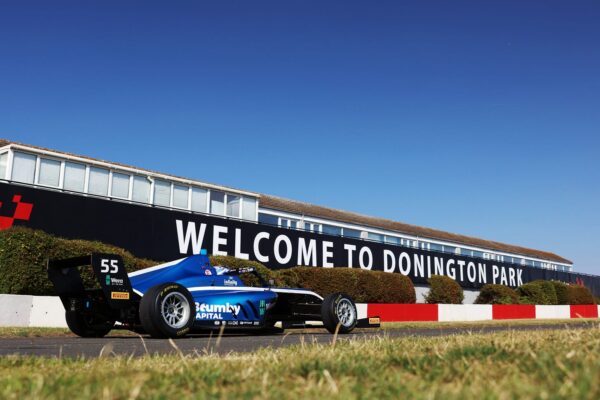 PODIUM AND GOOD POINTS IN DONNINGTON